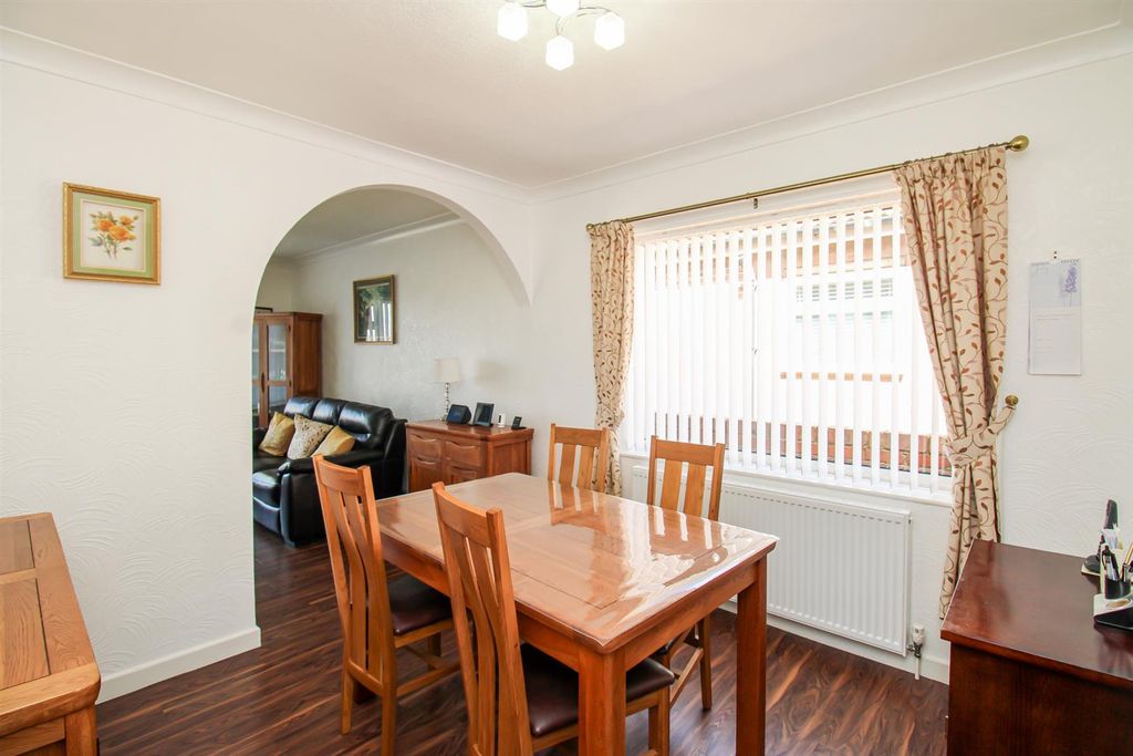 Property photo 3 of 14 Dining Room