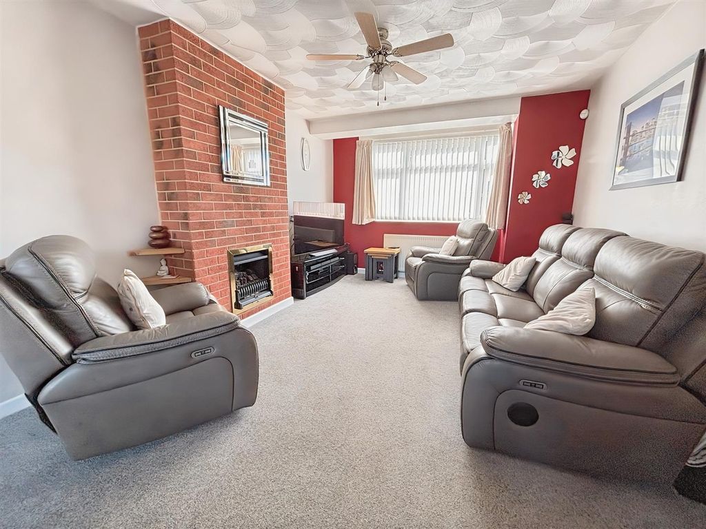 Property photo 2 of 26