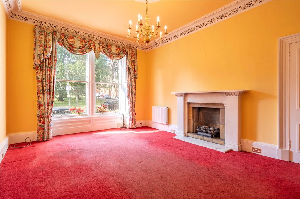 Property photo 3 of 31 3 Glengyle Terrace