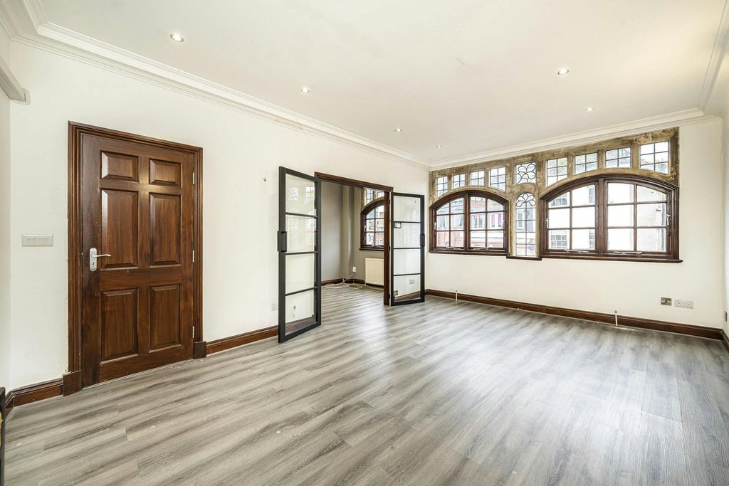Property photo 2 of 10 60 Borough High Street Office 2.Jpg