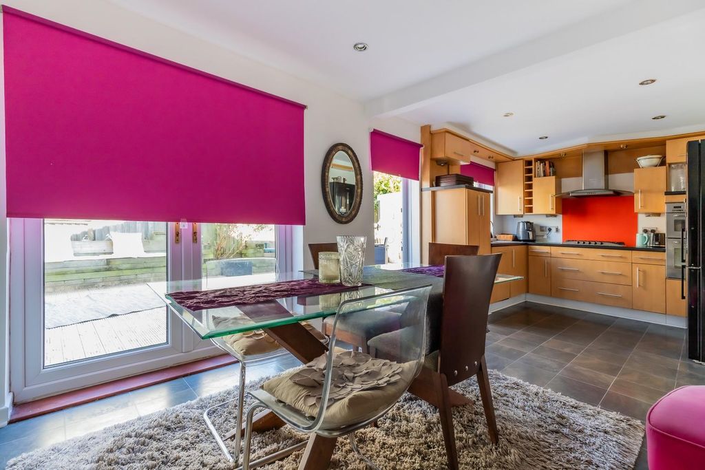 Property photo 1 of 28 Kitchen Diner