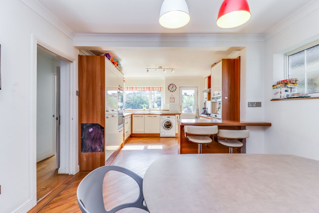 Property photo 3 of 18