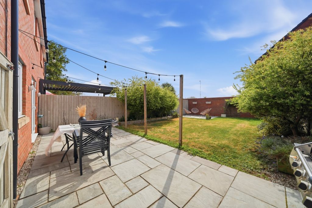 Property photo 2 of 17 Picture No. 27