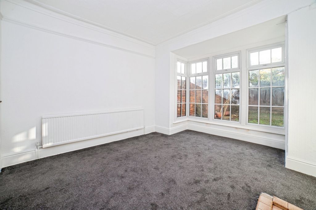 Property photo 3 of 17 Dining Room