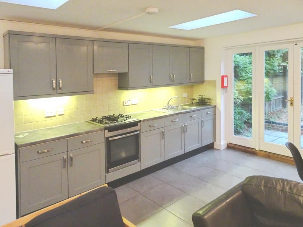 Property photo 2 of 7 Kitchen