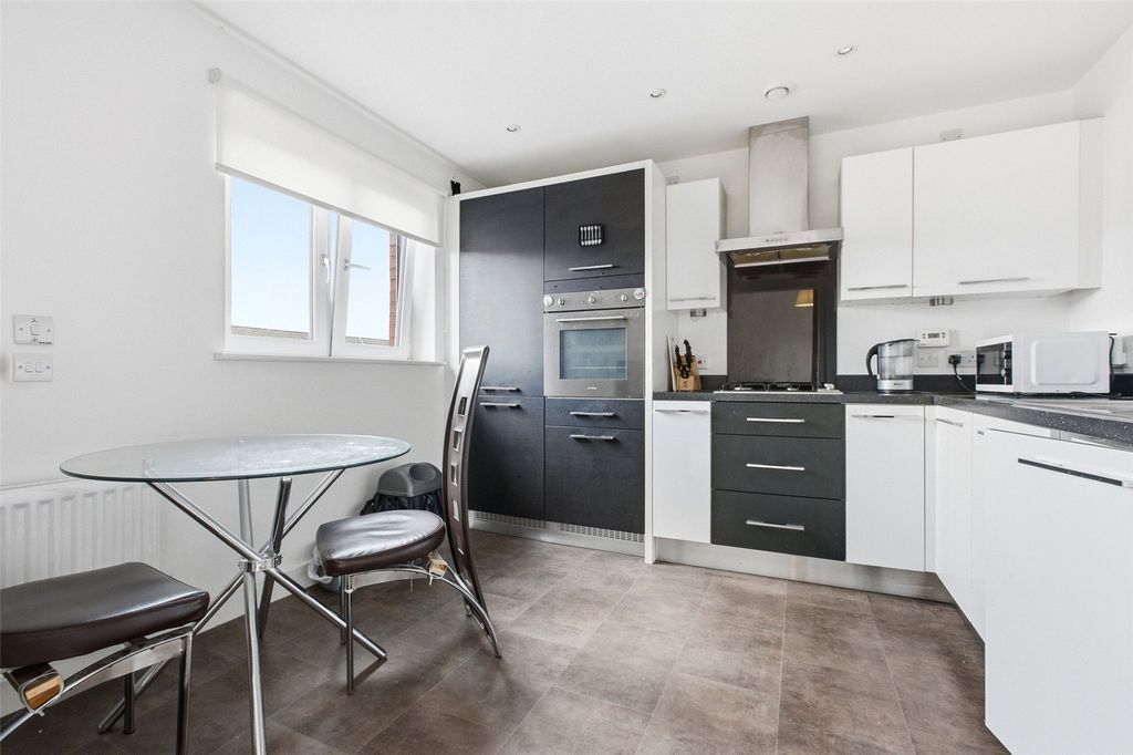 Property photo 3 of 16 Kitchen