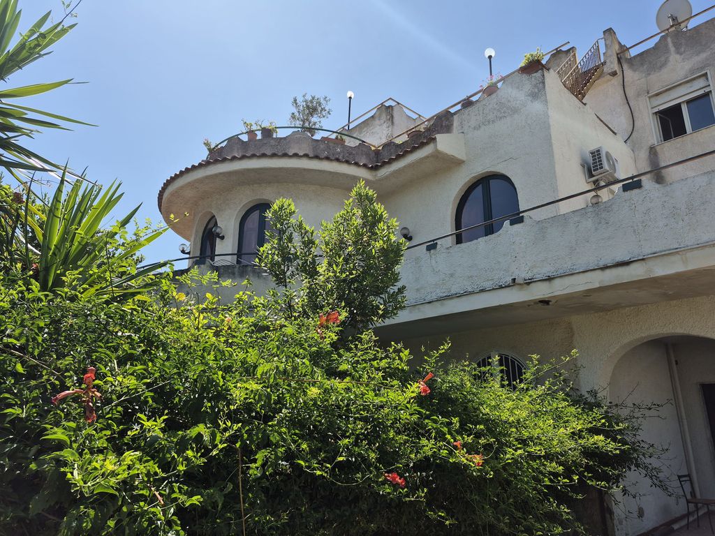 Property photo 1 of 4