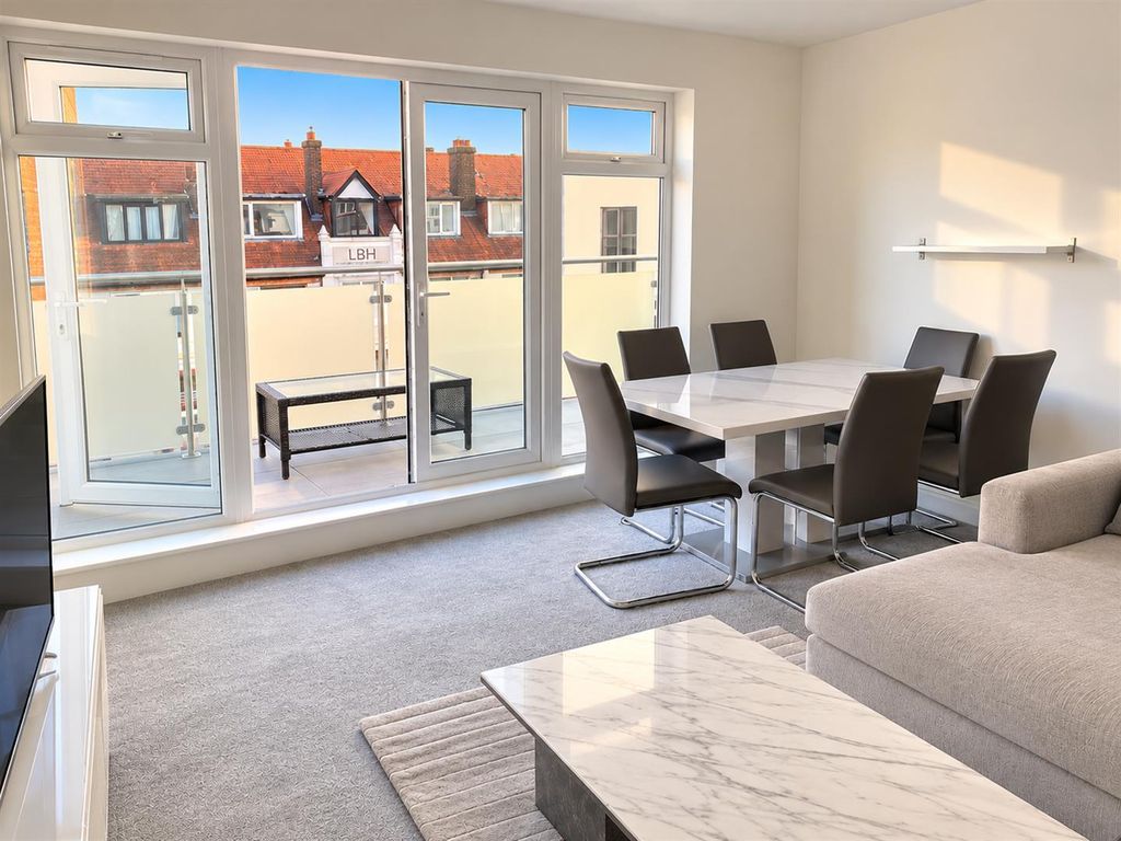Property photo 3 of 9 Dining Area The Reach.Png