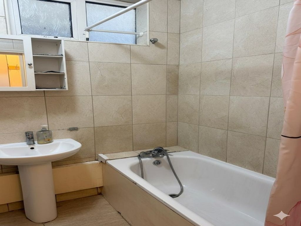 Property photo 3 of 4