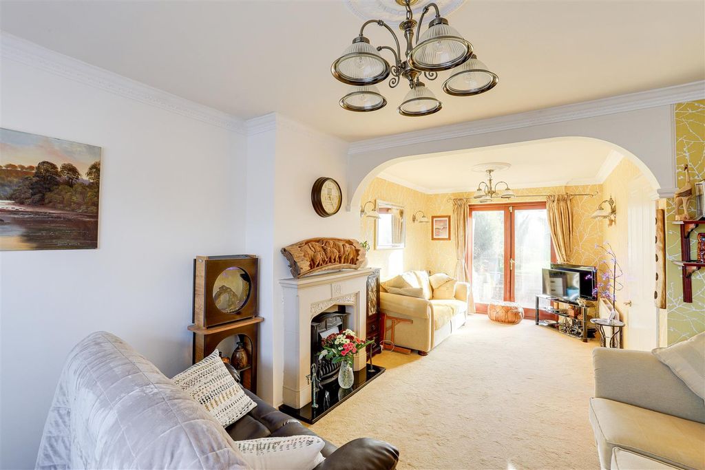 Property photo 2 of 21 0823.Jpg