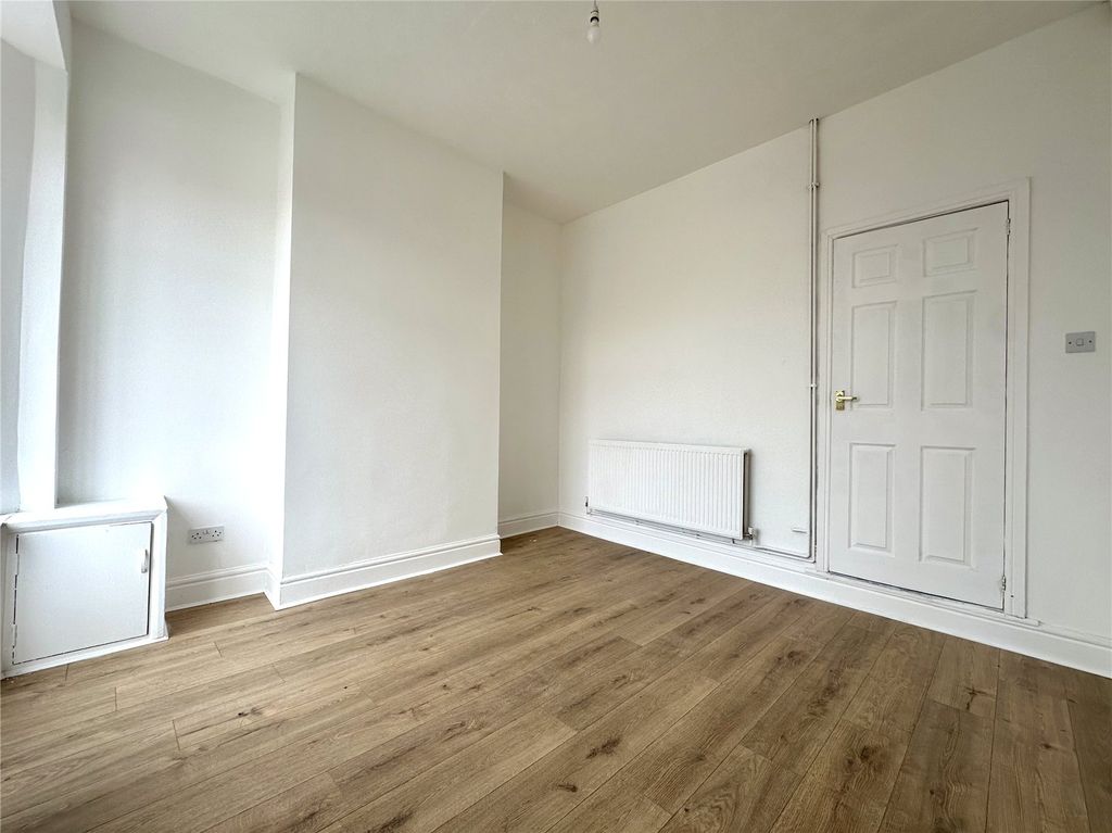 Property photo 2 of 15 Picture No. 01