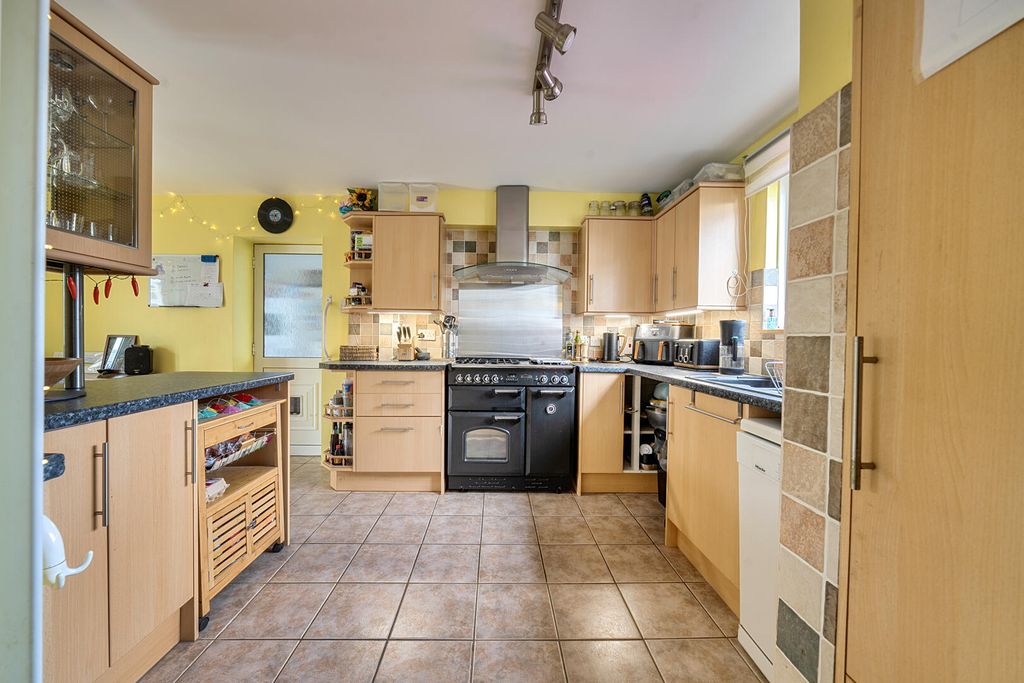 Property photo 2 of 21 Kitchen