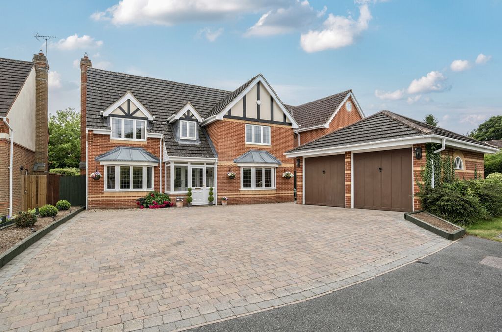 Property photo 1 of 19 1304835-1-6848224...