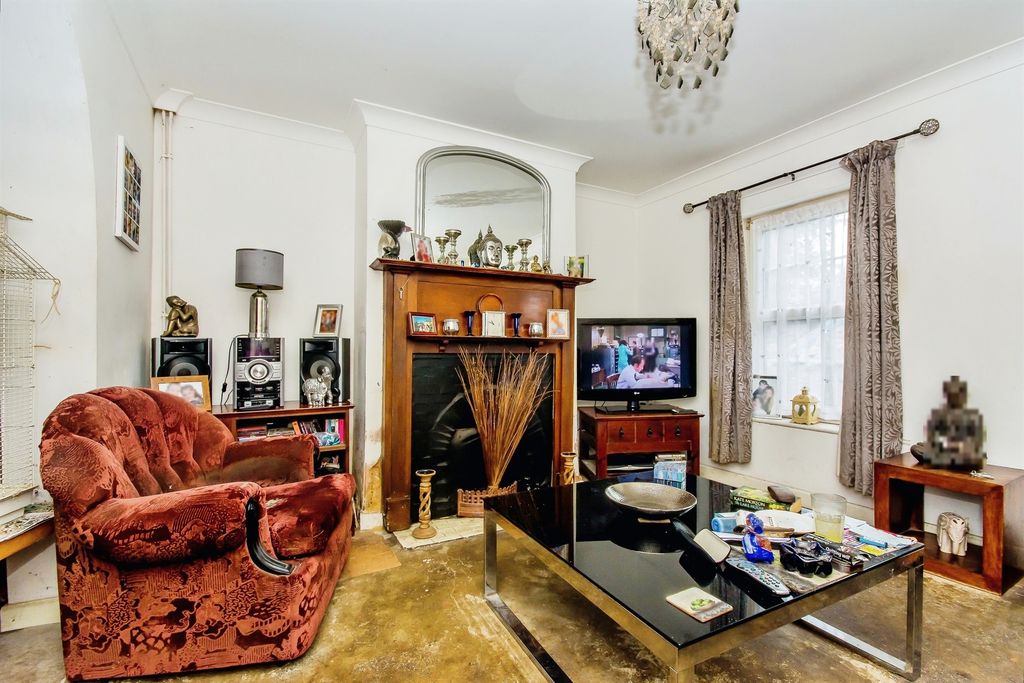 Property photo 3 of 17