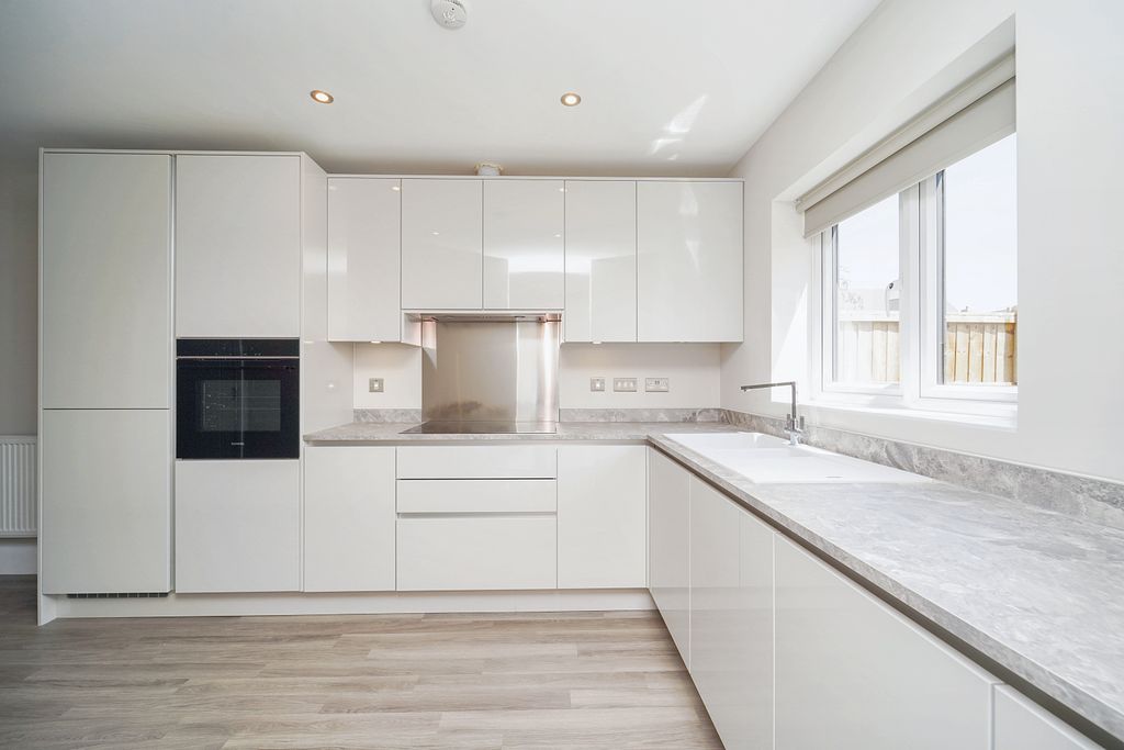 Property photo 2 of 19 Image