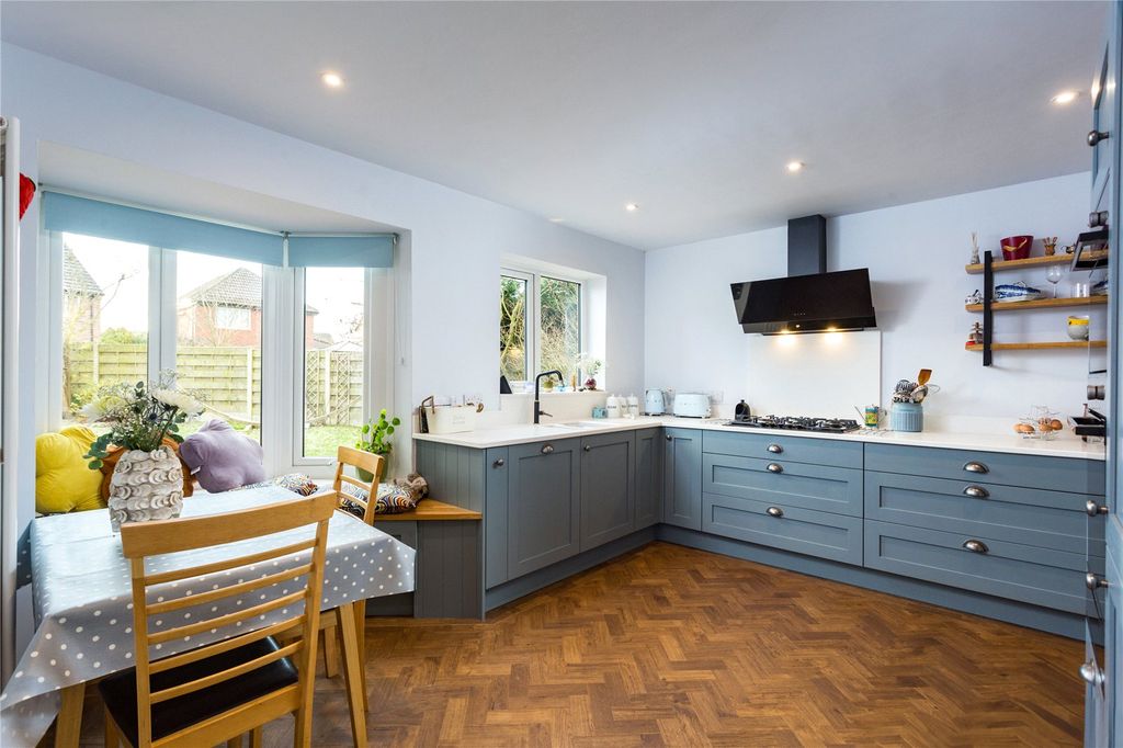 Property photo 3 of 21 Photos