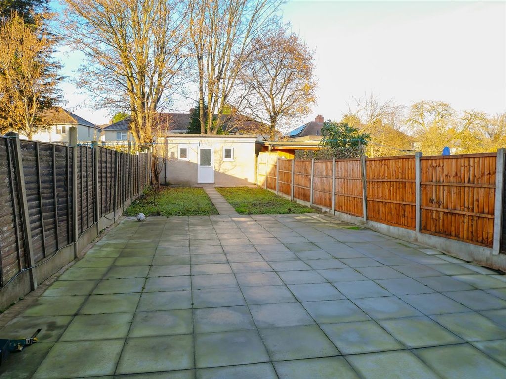 Property photo 3 of 18 Garden