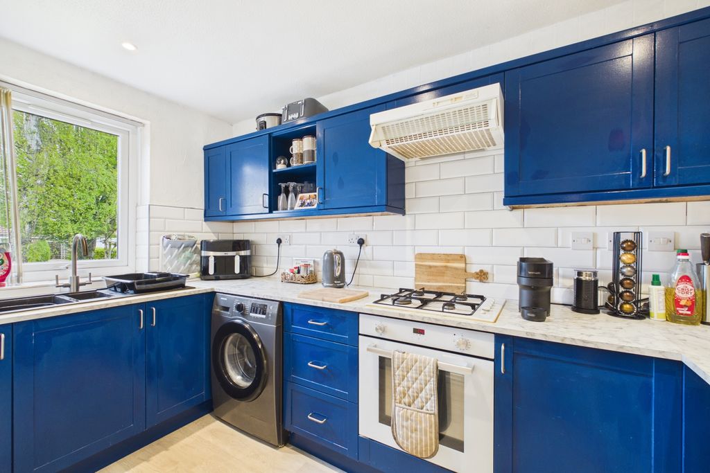 Property photo 3 of 12 Cam02279G0-Pr0084-Still004