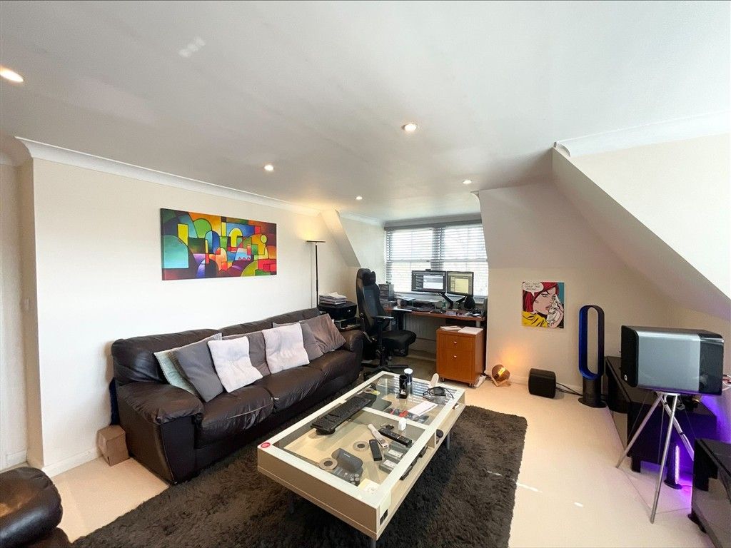 Property photo 2 of 8 Lounge