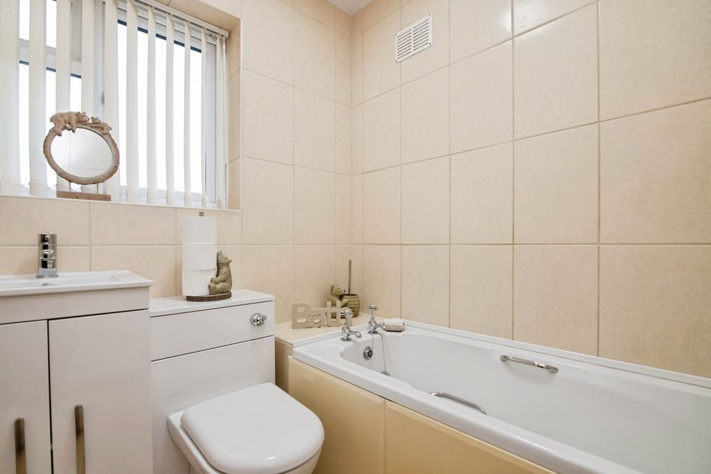 Property photo 3 of 20 Bathroom