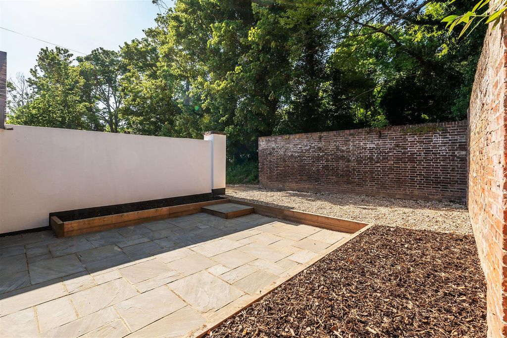 Property photo 3 of 9 4-Givons-House-9-1.Jpg