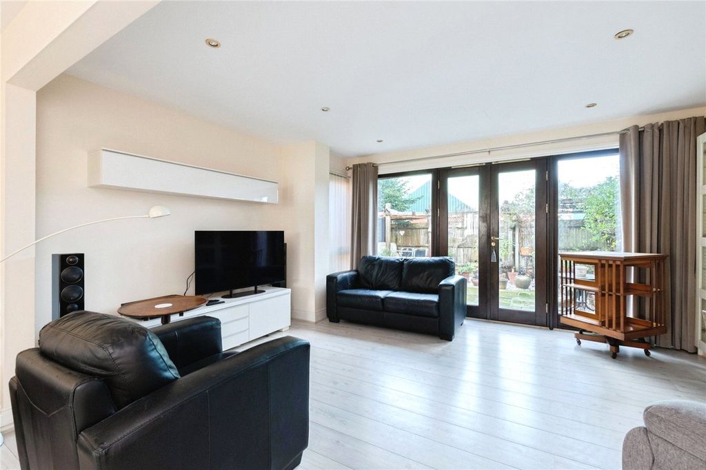 Property photo 2 of 32 Picture No. 01