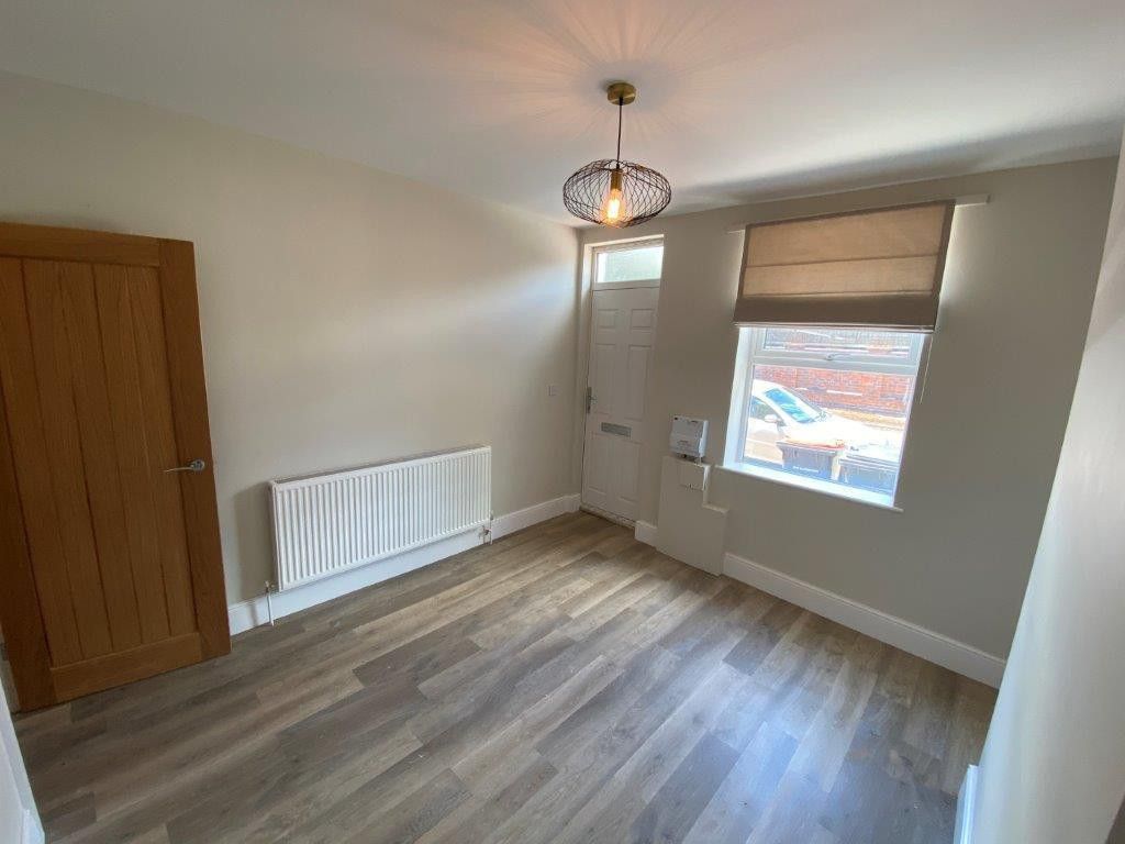Property photo 2 of 14 (Main)