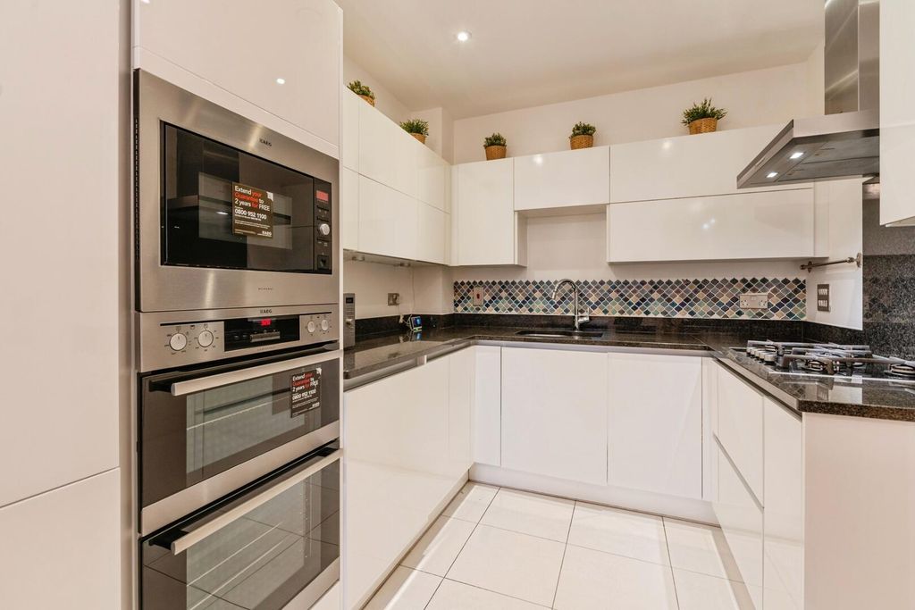 Property photo 3 of 15 Kitchen