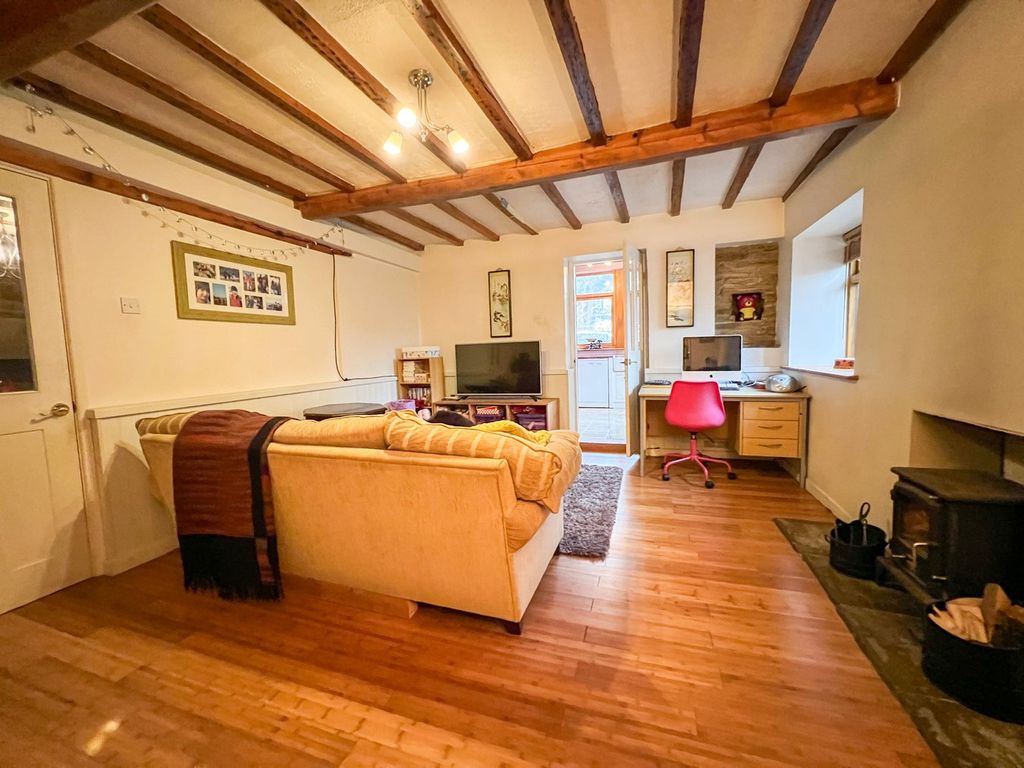 Property photo 3 of 34