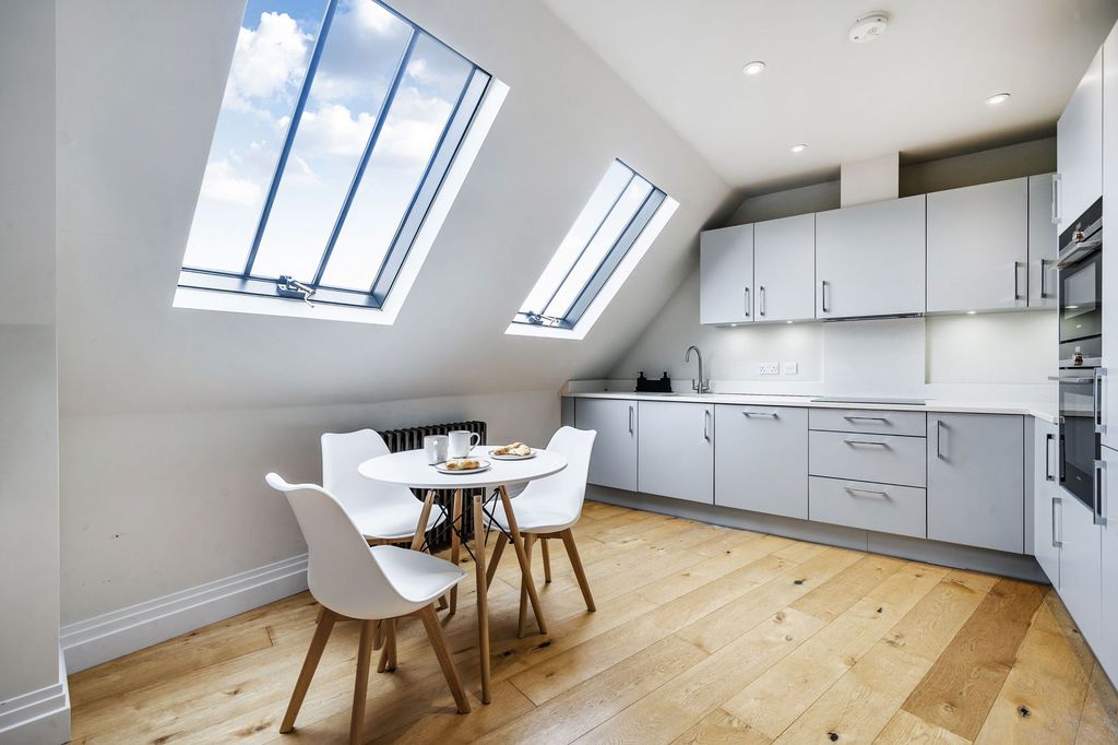 Property photo 3 of 25