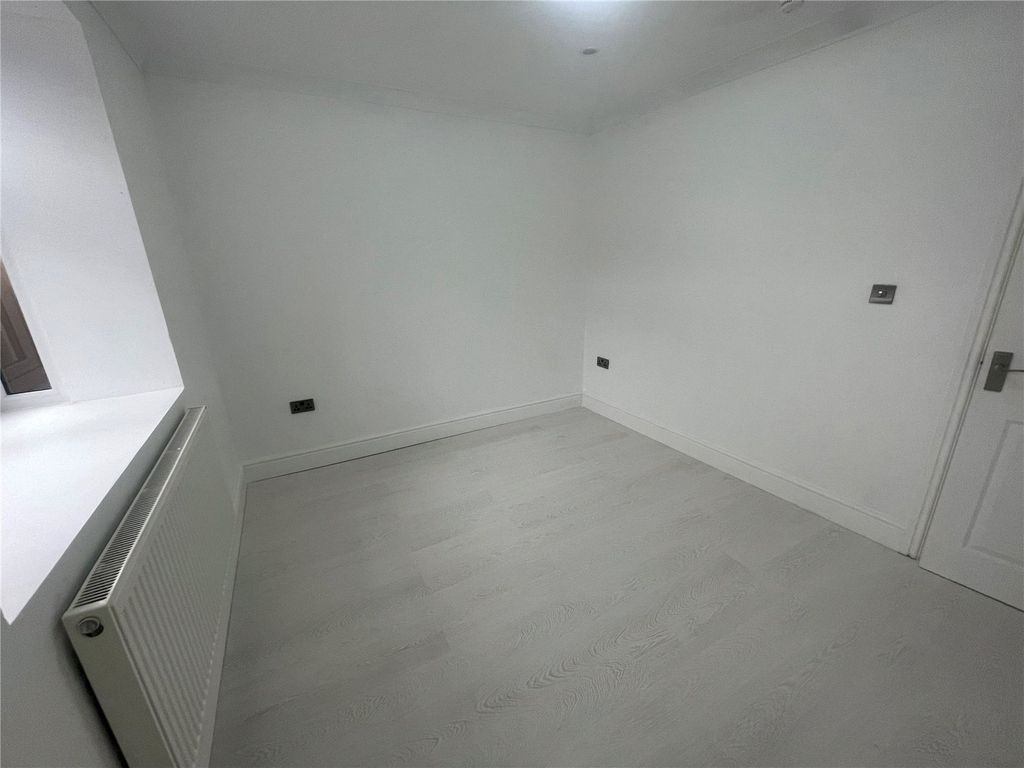 Property photo 3 of 5 Picture No. 11