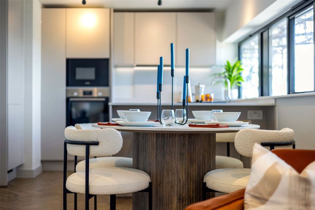 Property photo 2 of 12 Show Home