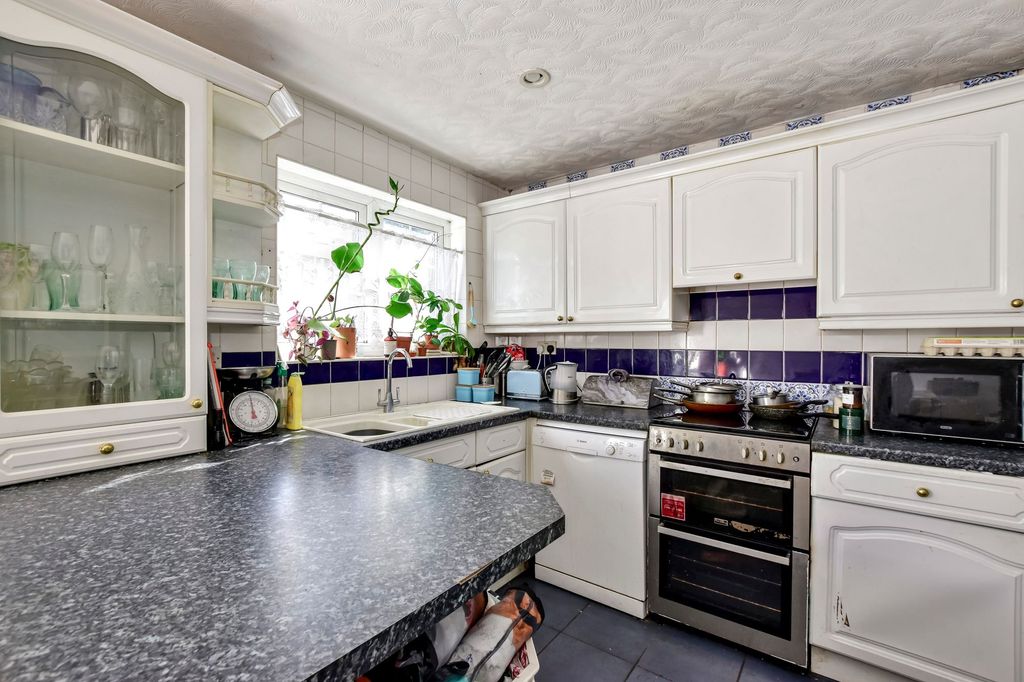 Property photo 3 of 20