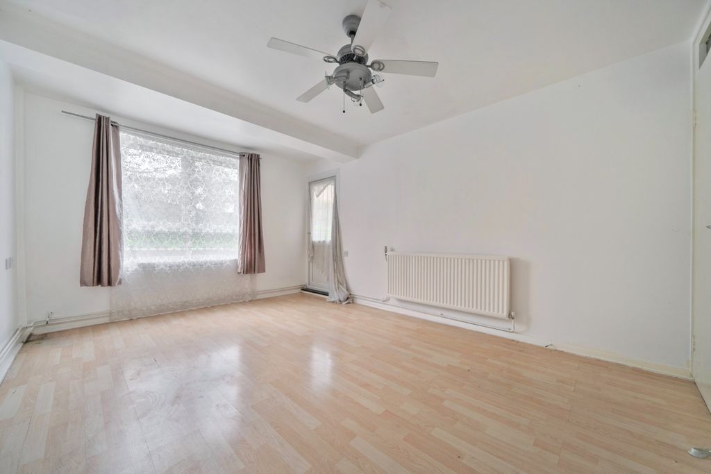 Property photo 2 of 9 4912064