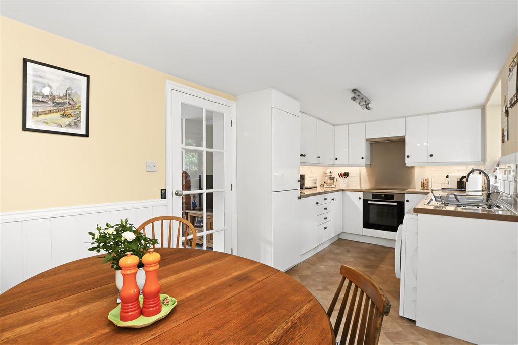 Property photo 3 of 14 Kimpton-Bottom-16.Jpg