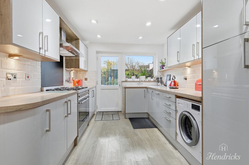 Property photo 2 of 25