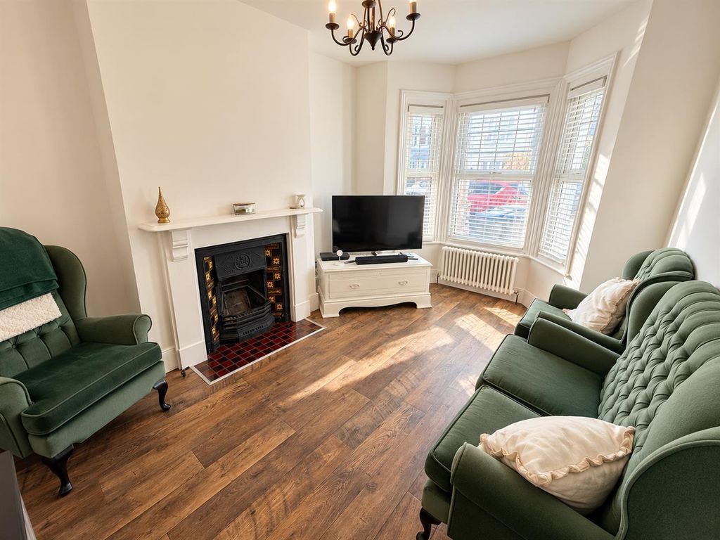 Property photo 3 of 10 For Sale By Aspire Residential | Becket Road