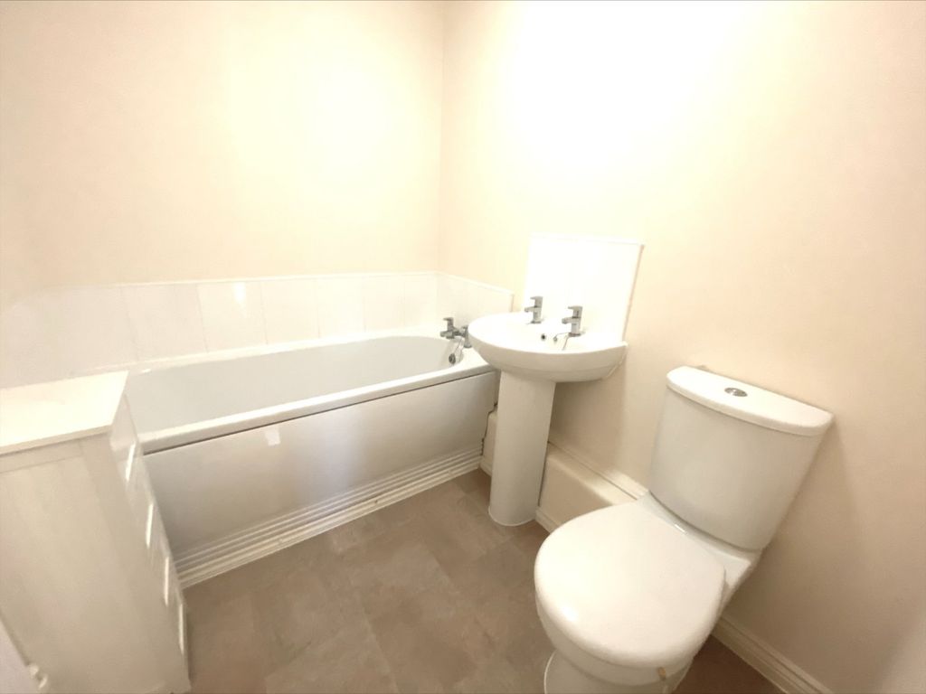 Property photo 3 of 13 Bathroom