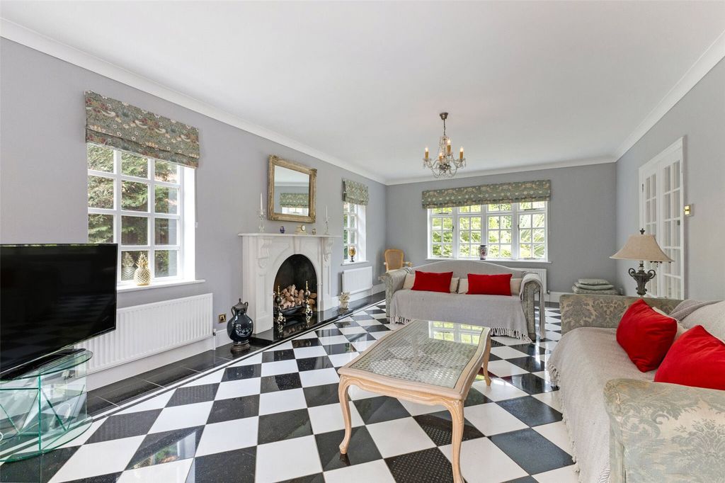 Property photo 2 of 14 Sitting Room