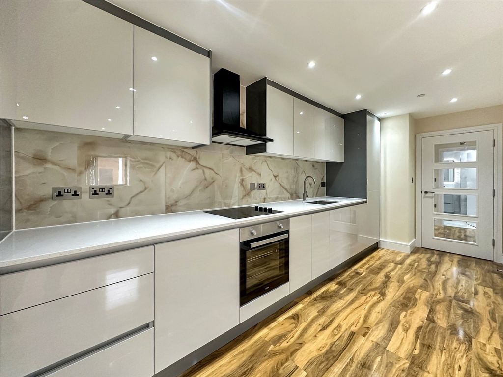 Property photo 2 of 11 Picture No. 16