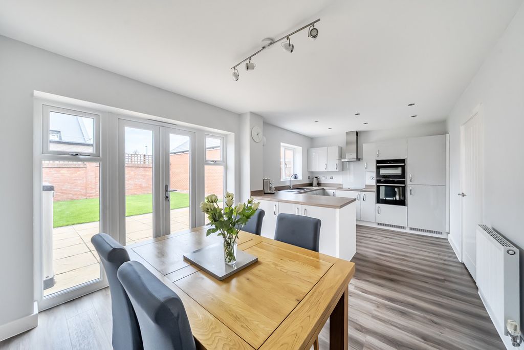 Property photo 3 of 23