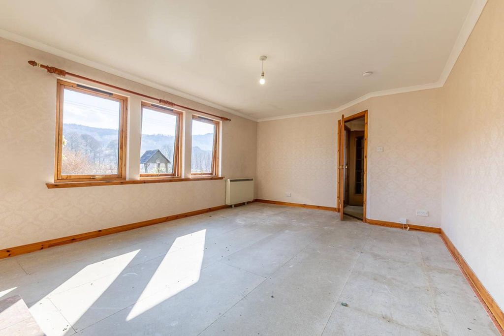 Property photo 3 of 32