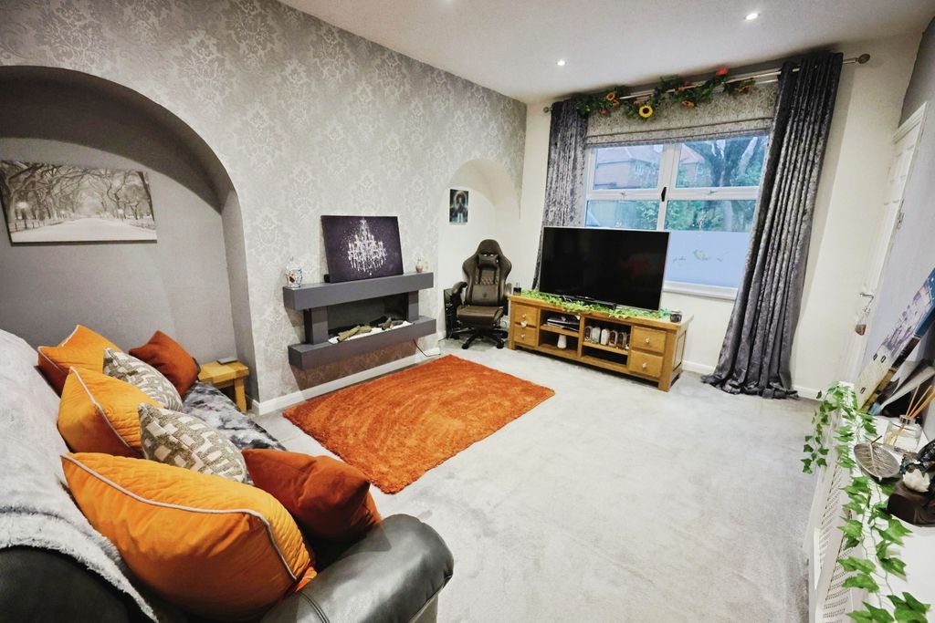 Property photo 2 of 12 Pbox-Img.Jpg