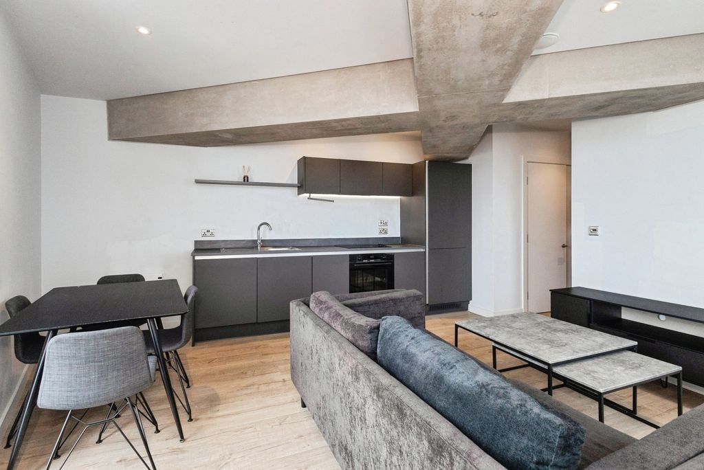 Property photo 2 of 17 Photo