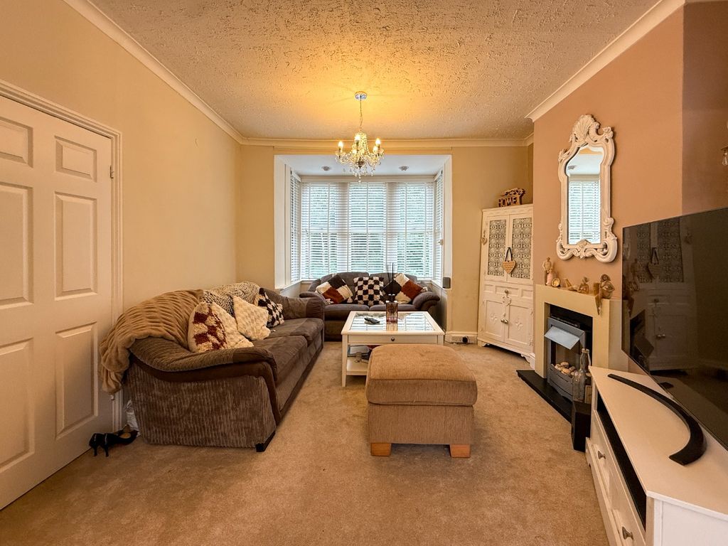 Property photo 2 of 20 3755053