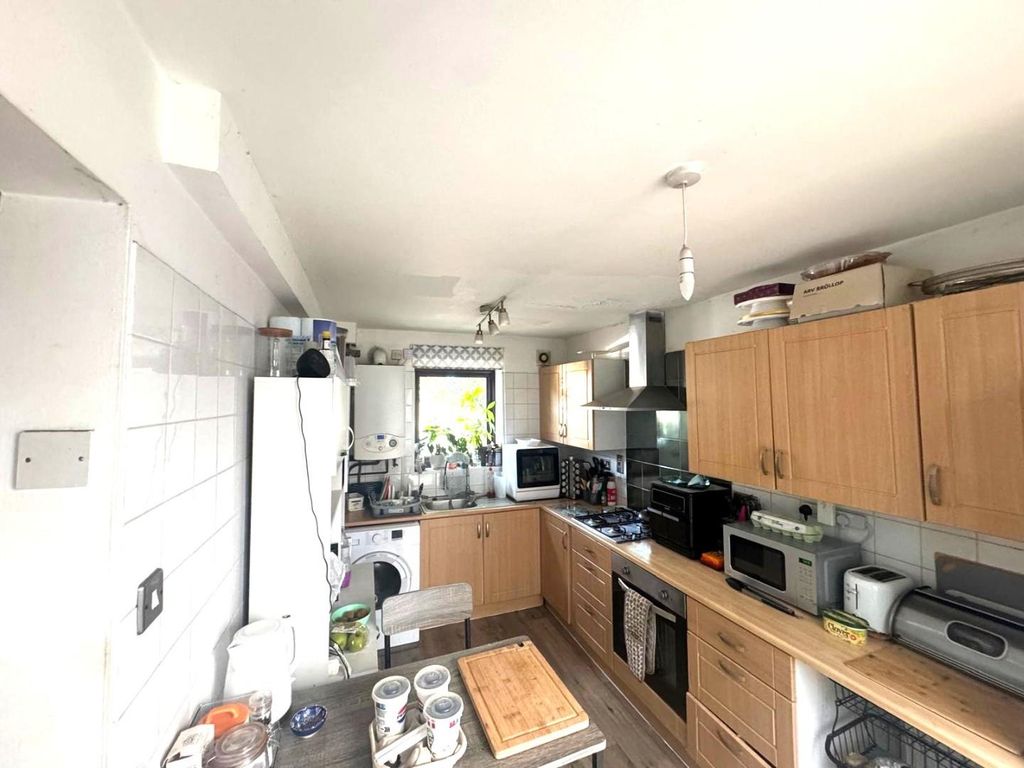 Property photo 3 of 7 Kitchen.Jpg