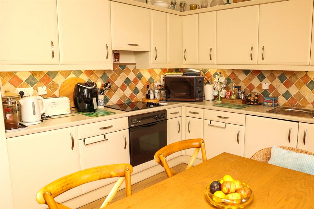 Property photo 3 of 24 Kitchen
