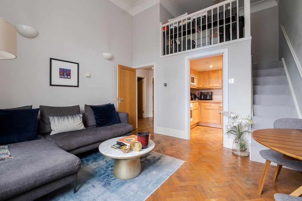 Property photo 2 of 9 Rosebery Avenue