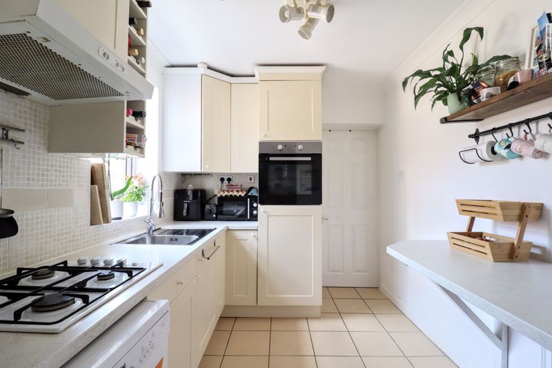 Property photo 2 of 11 Kitchen