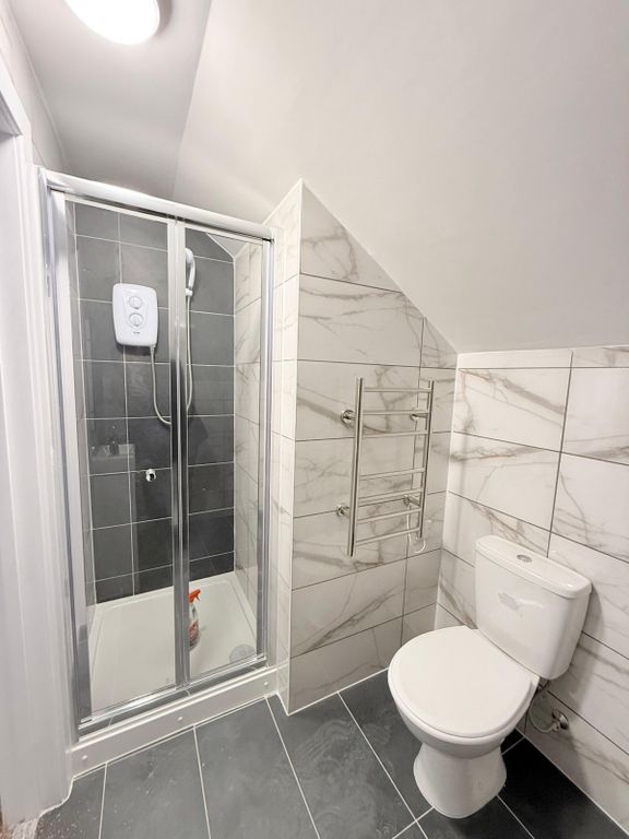 Property photo 1 of 8 Modern Studio Flat To Rent On Lea Bridge Road, E5